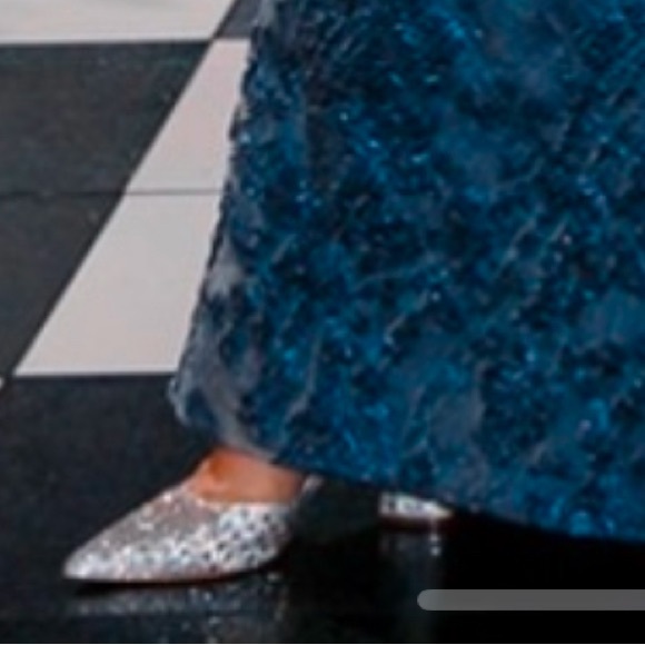 Gianni Bini size 6 silver formal shoes - Picture 13 of 15